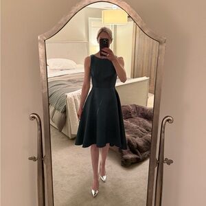 Elegant Dark Green Sleeveless Dress